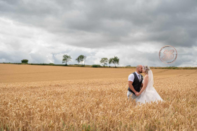 Kingscote-Barn-Wedding-Photographer-Steph-Adam09